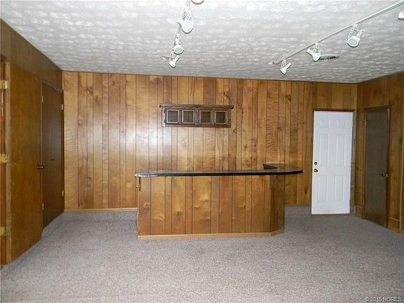 4th image of 1416 N Sioux Ave