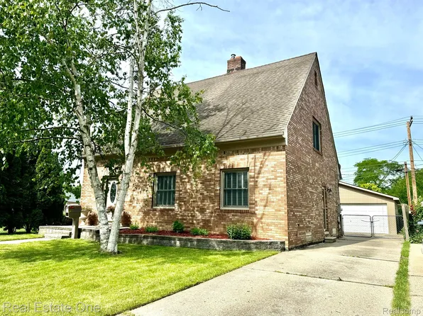 429 N Bywood Ave, Clawson, MI 48017