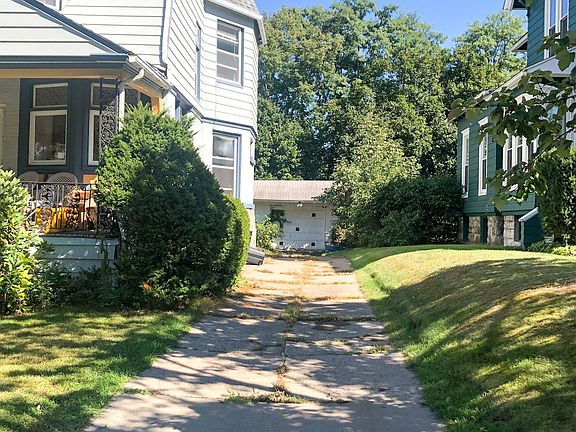 4th image of 84 Chestnut St