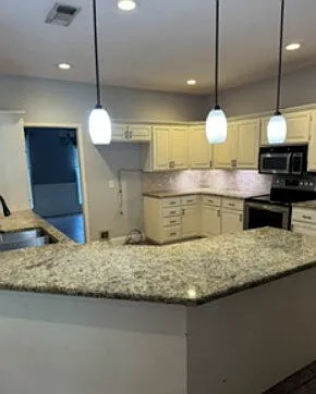 405 Crown Colony Dr — Photo 3