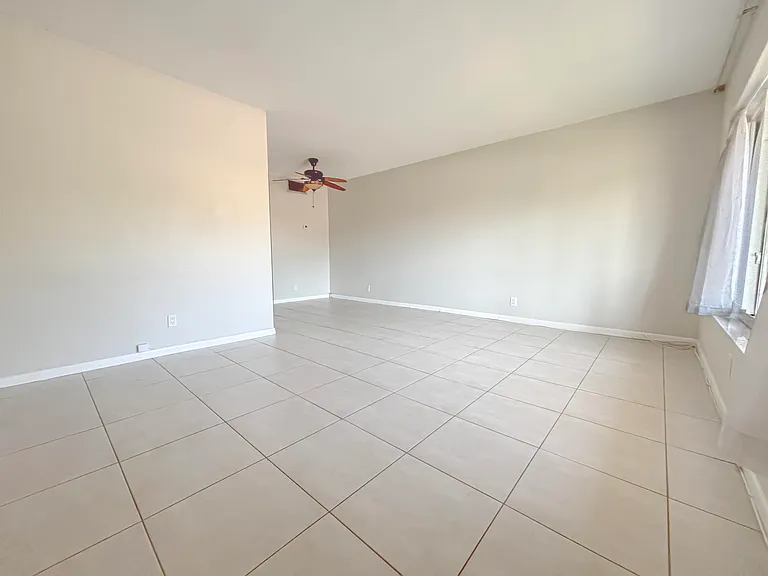 2141 NE 41st St #3 — Photo 3