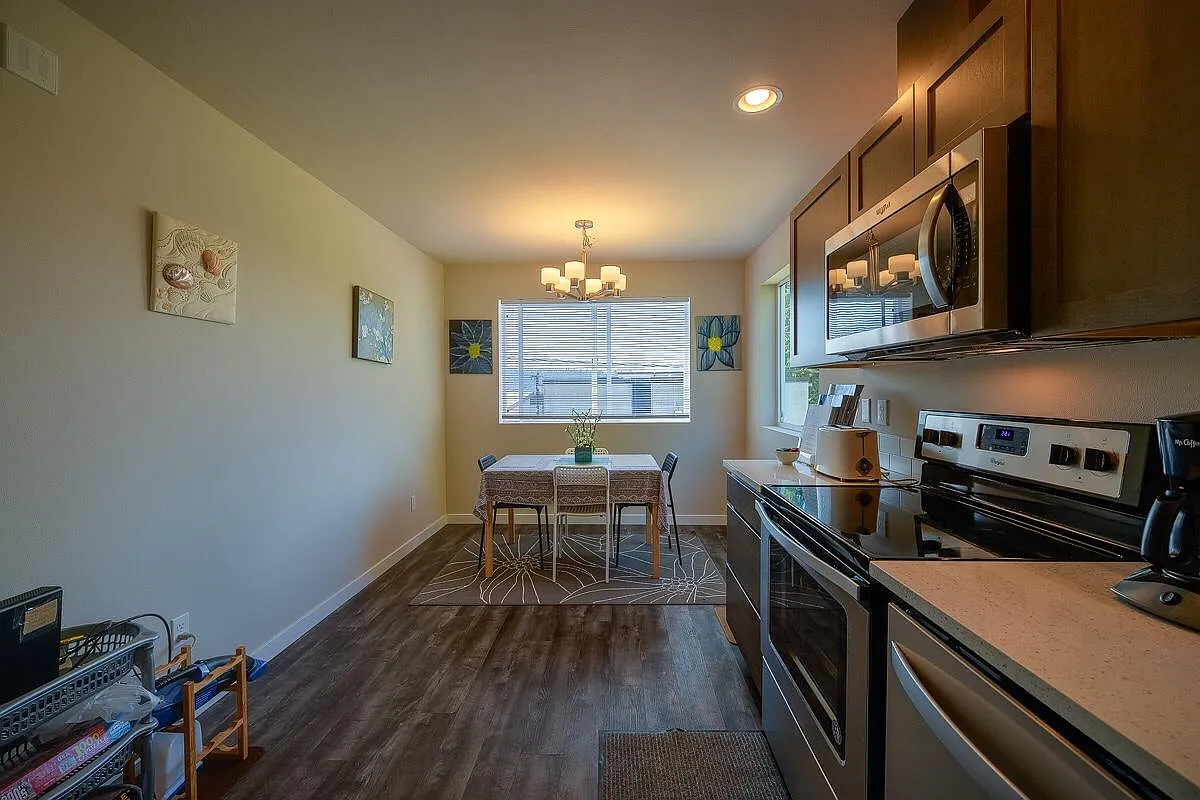 2403 Boylston Ave E — Photo 3