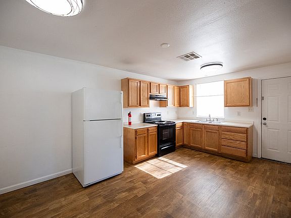 1002-17th-Street-kitchen_11072025