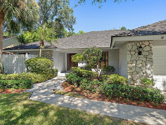 2nd image of 18564 Lake Bend Dr