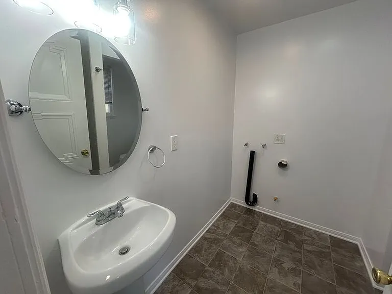 5128 Crown Ave — Photo 9