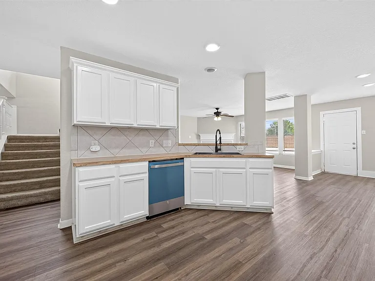 3219 Watercliff Ct — Photo 10