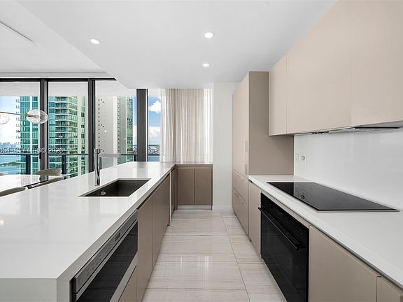 5th image of 480 NE 31st St Unit 3401