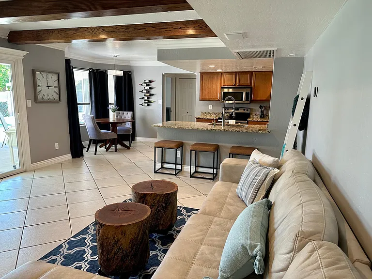 7019 E Hearn Rd — Photo 2