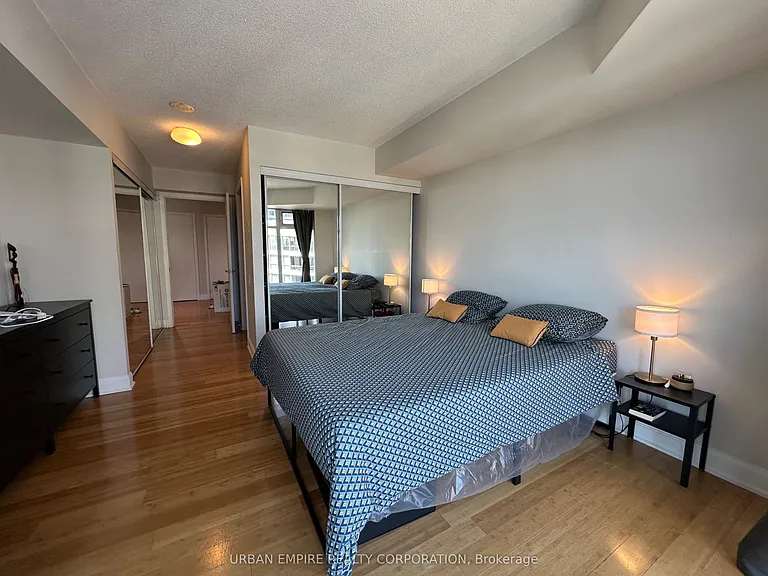 2181 Yonge St #1602 — Photo 11