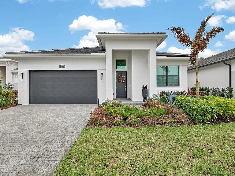 10195 SW Latium Way — Photo 1