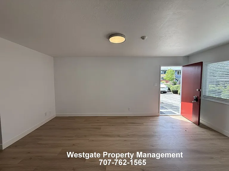 11 Alma Ct — Photo 6
