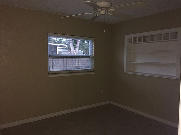 3rd image of 1154 Travis Ave