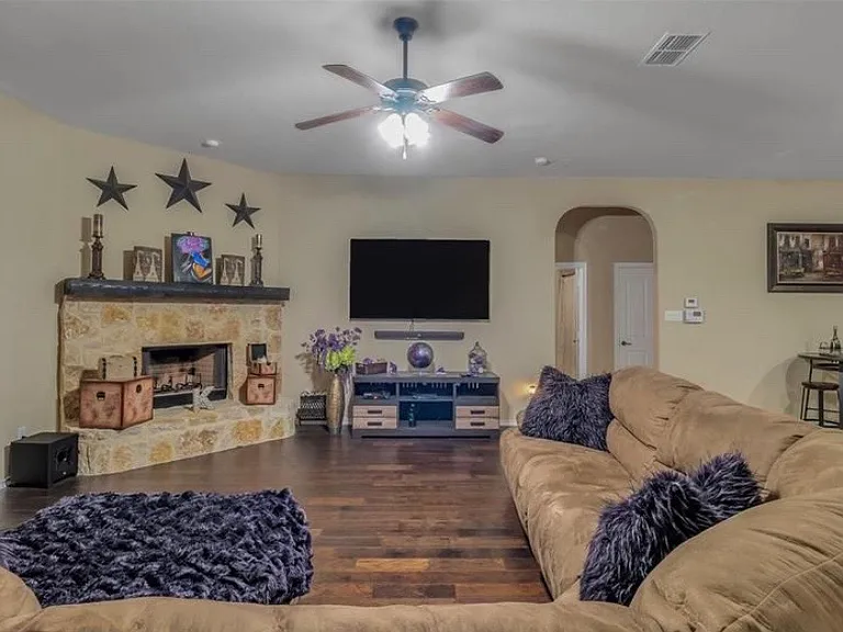 1410 Majestic Meadows Dr — Photo 7
