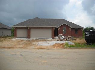 1202 N 10th Ave, Ozark, MO 65721