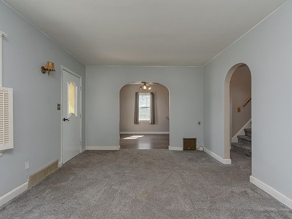 3rd image of 221 W Division St