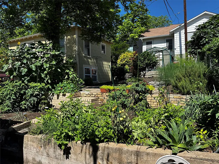 2002 E Side Dr — Photo 17