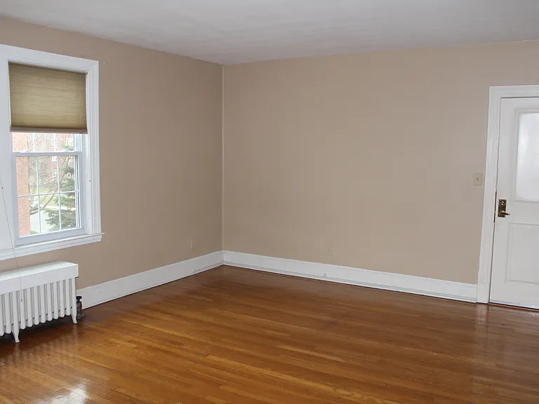 888 Farmington Ave #D — Photo 6