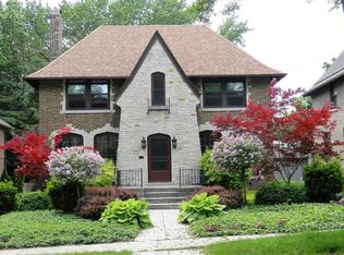 4783 N Woodburn St, Whitefish Bay, WI 53211