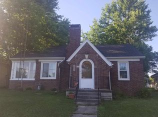 403 E North St, Winslow, IN