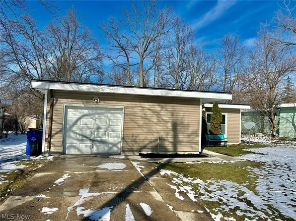 18079 Blandford Rd, Cleveland, OH 44121