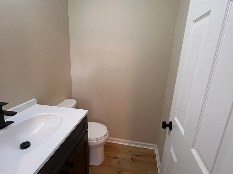 662 S Grand Ave — Photo 2
