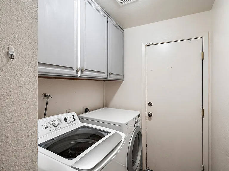 4352 E Cherokee St — Photo 48