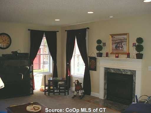 Family Room Gas frplace
