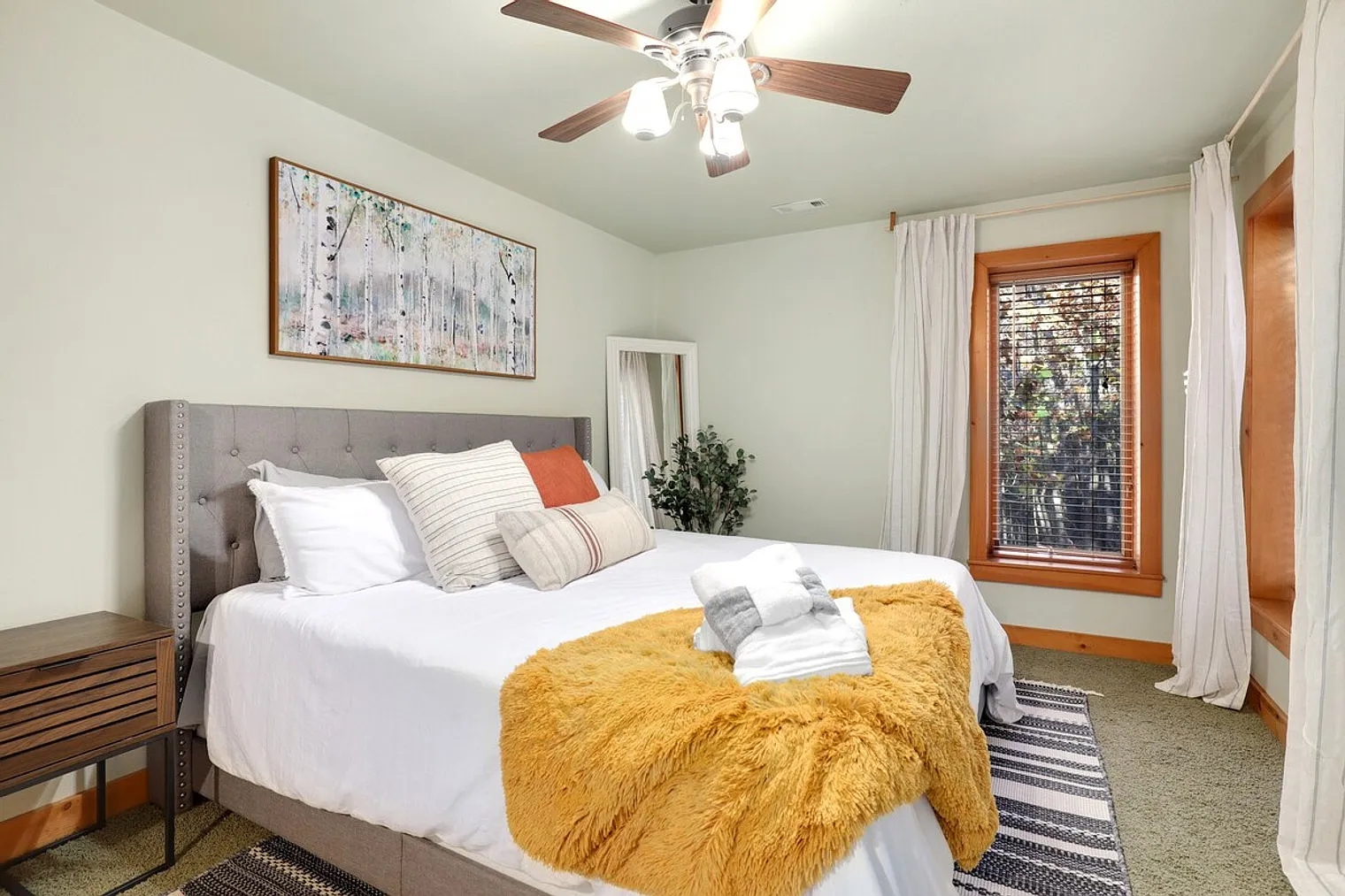2 bed, 2.0 bath, 1291 sqft, $6,290 — Photo 4
