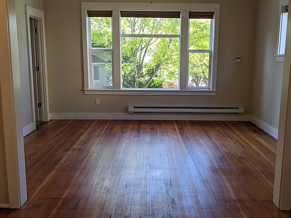 5th image of 2046 Franklin Ave E #4