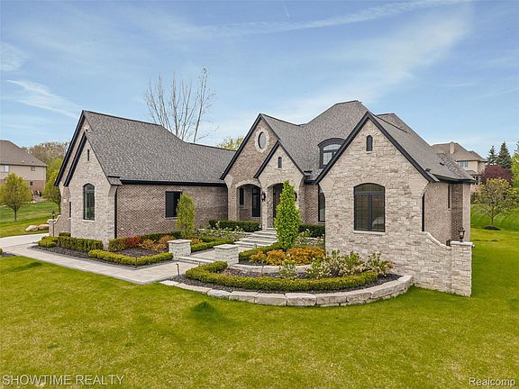 3rd image of 4805 Woodland Hills Dr