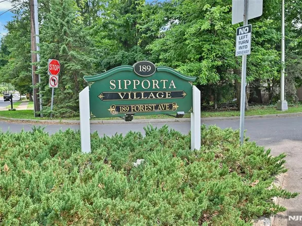 189 Forest Ave #219, Paramus, NJ 07652