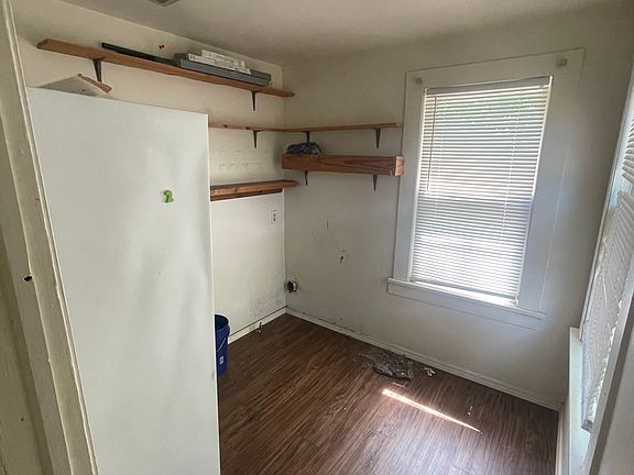 3rd image of 223 NE 1st St