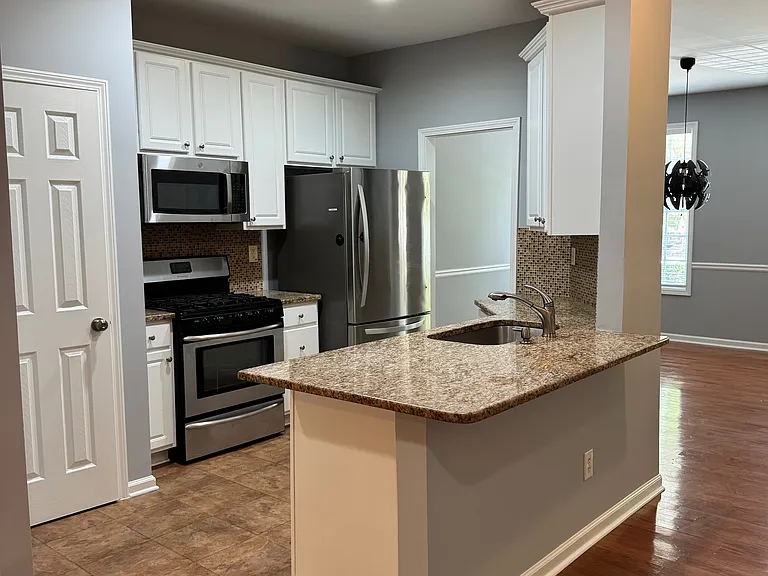185 Galecrest Dr — Photo 5