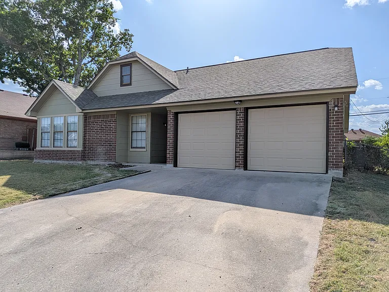 3107 Westrim Dr — Photo 2