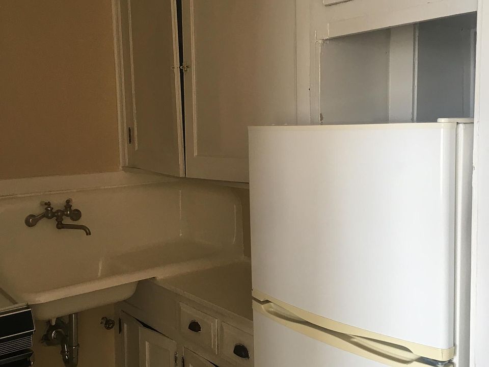 1st image of 3121 N Hamlin Ave APT 3j