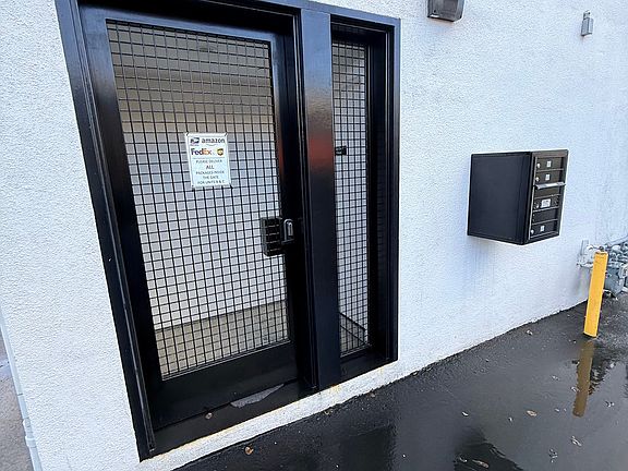 2nd image of 1360C 41st Ave