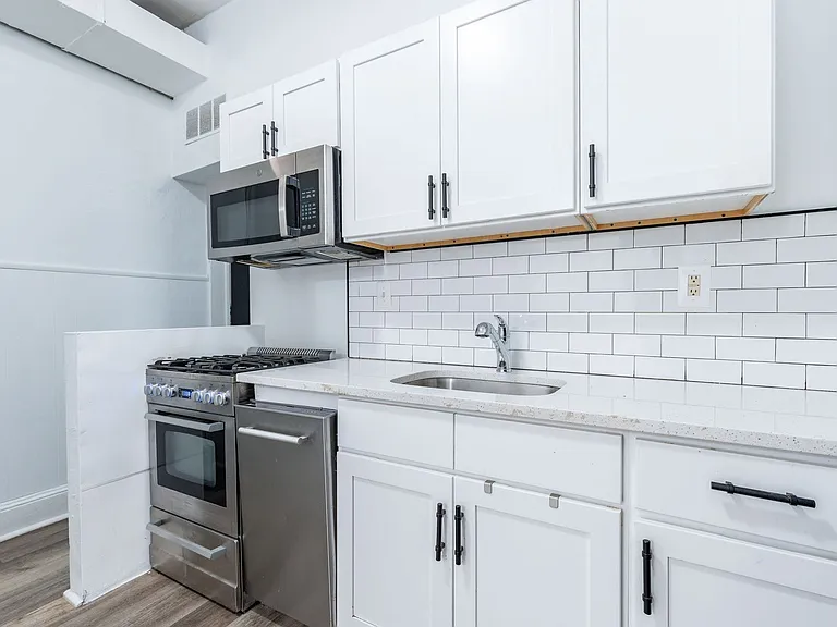 814 N Broad St — Photo 10
