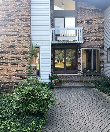 3rd image of 652 Sedgwick Dr