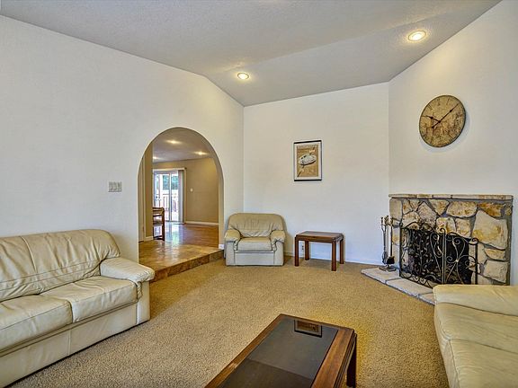 4th image of 2511 Mistletoe Dr