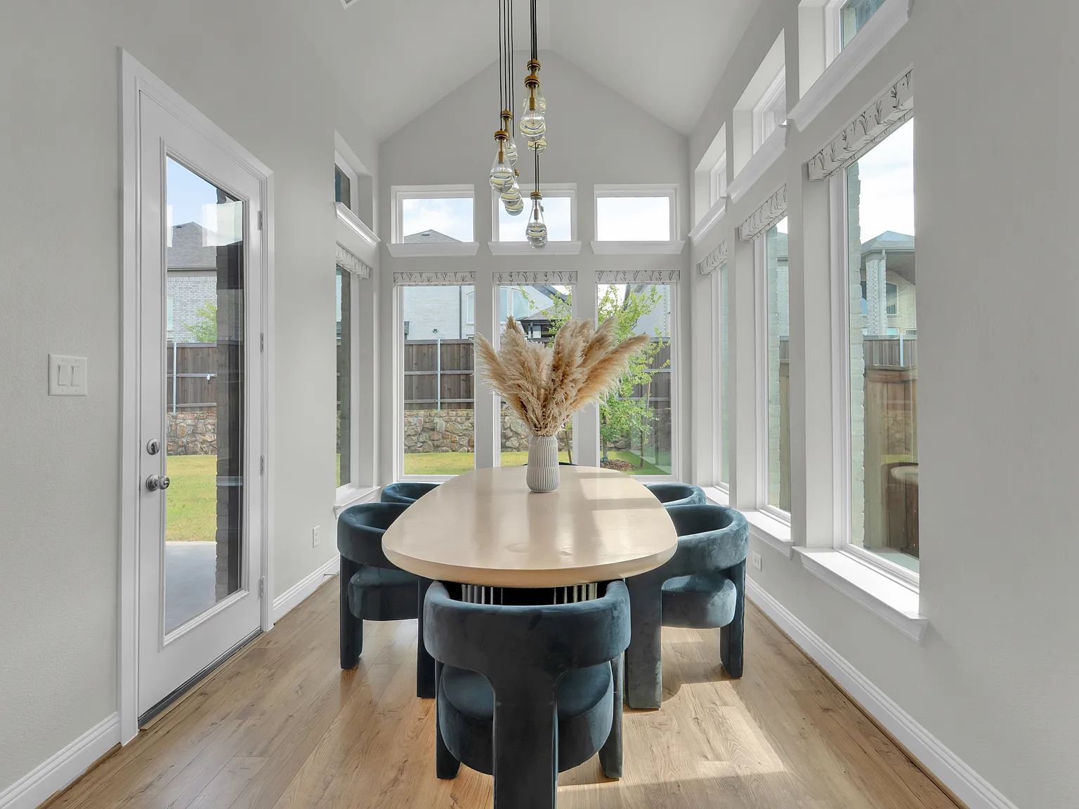 4 bed, 2444 sqft, $3,100 — Photo 4