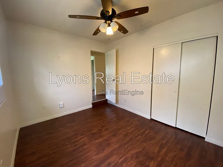 7906 Suncoast Dr — Photo 12