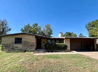 1105 N 7th St, Arkansas City, KS 67005