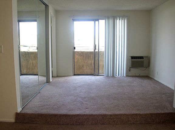 3rd image of 700 W Knoll Dr APT 207