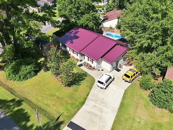 2nd image of 233 Stonebrook Dr.