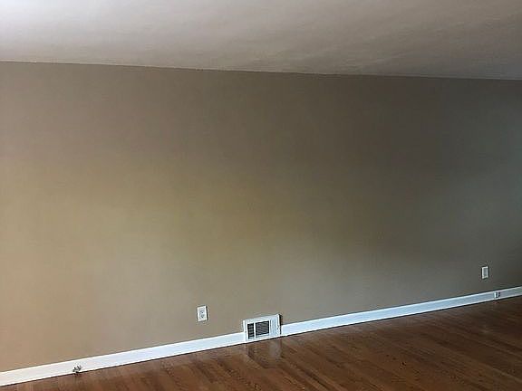 5th image of 304 Shamrock Dr