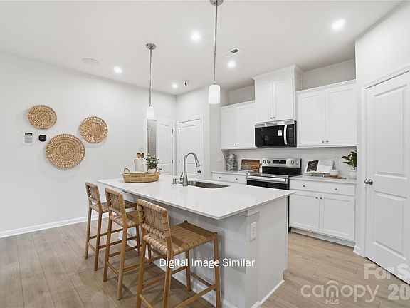 4th image of 605 Markfield St #190