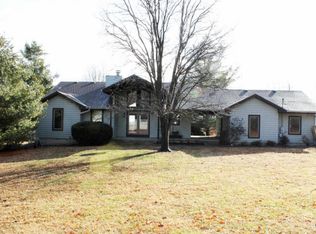 1220 NE 70th St, Topeka, KS 66617