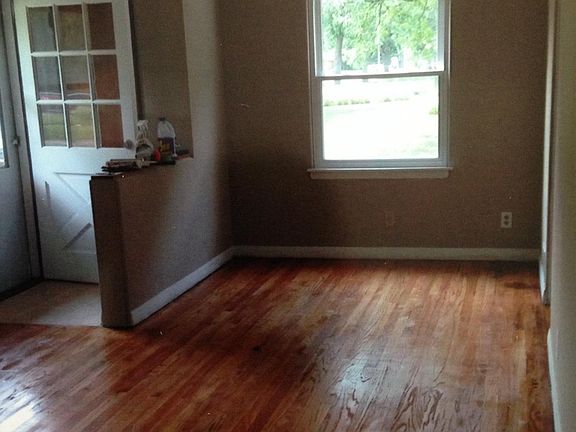 4th image of 2027 Barton Blvd