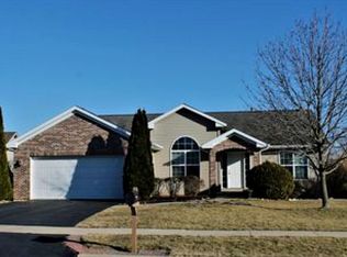 2242 Meadow View Ln, Rockford, IL 61102