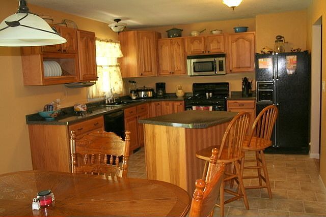 2nd image of 1105 Willow Dr